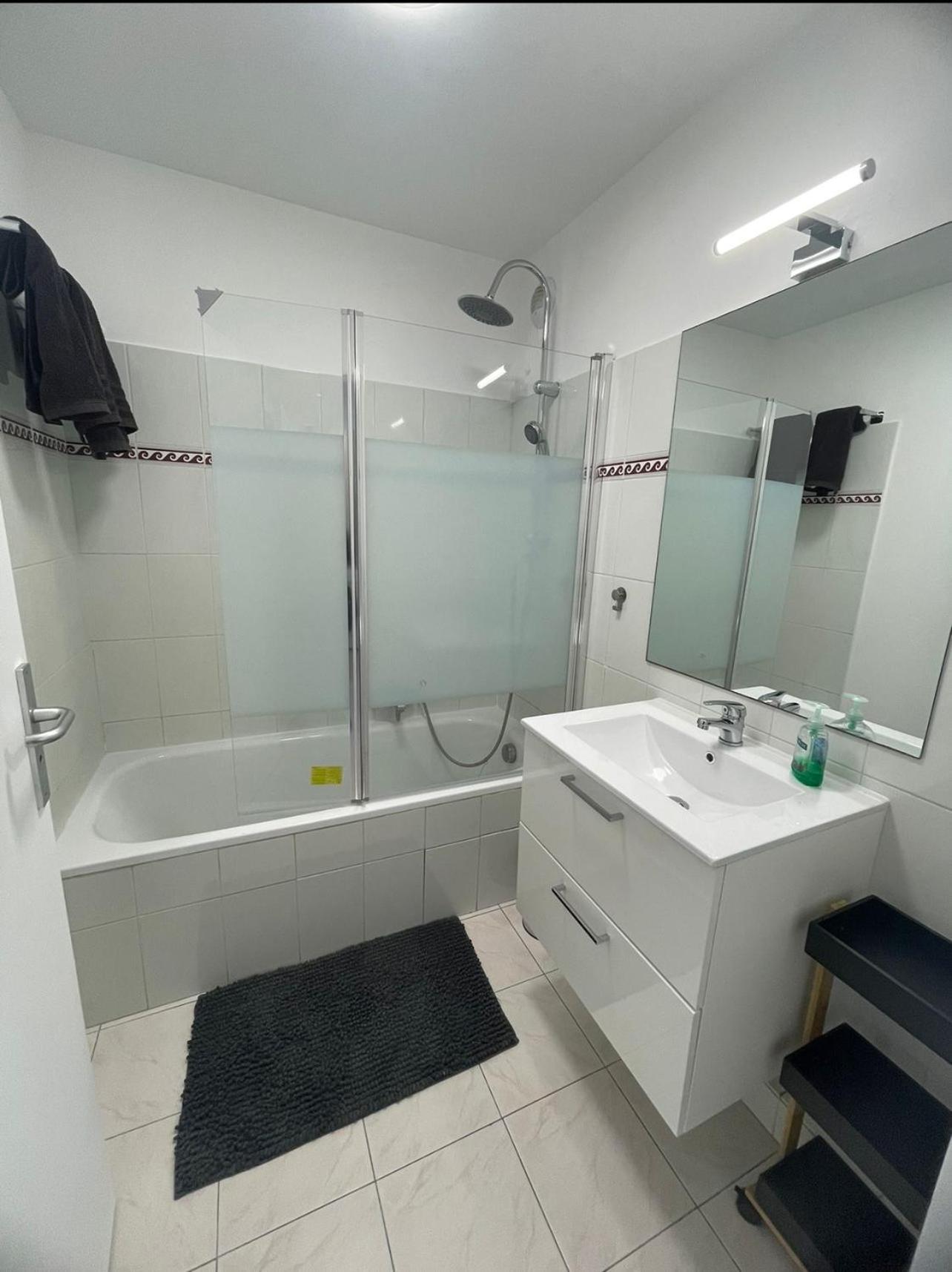 Appartement Climatise - Port Frejus, A 250m